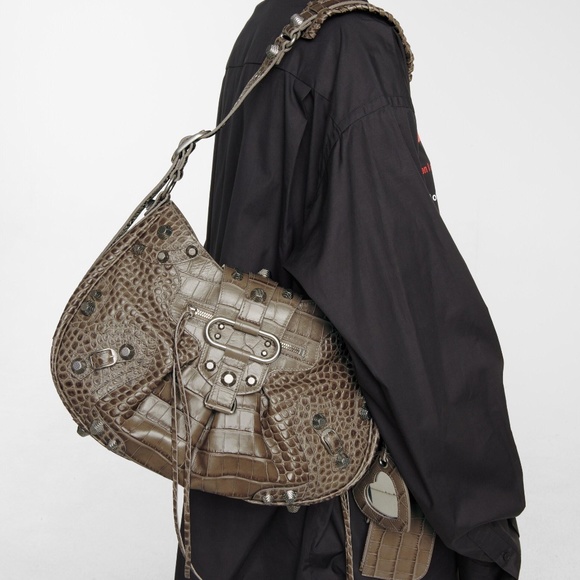 Hurry 6 more spots left! Customer Appreciation!! BALENCIAGA  Le Cagole Bag - Picture 2 of 16